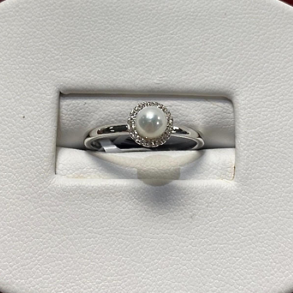 White Gold 10kt. Pearl & Diamond Halo