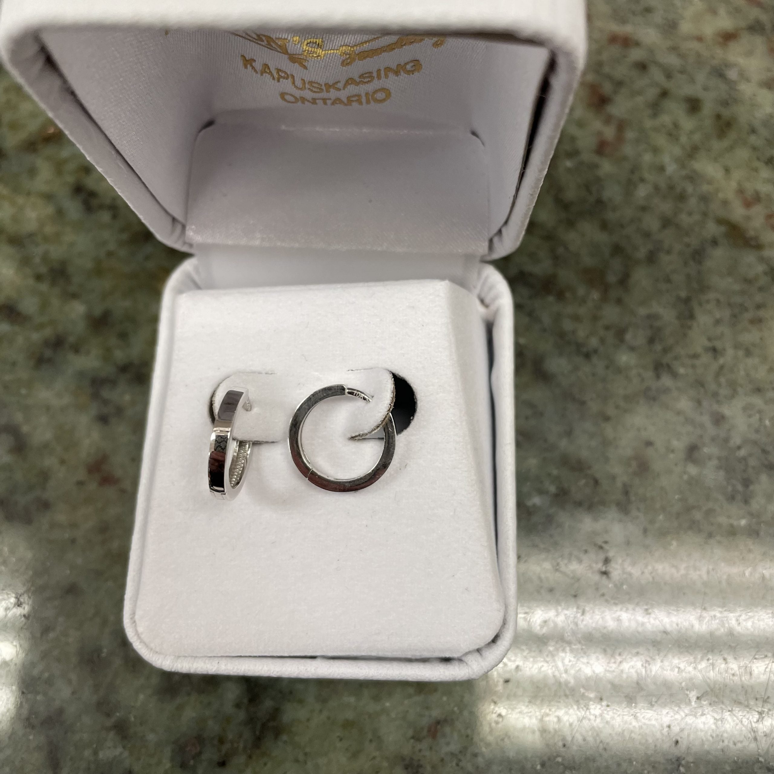 10kt white gold huggies