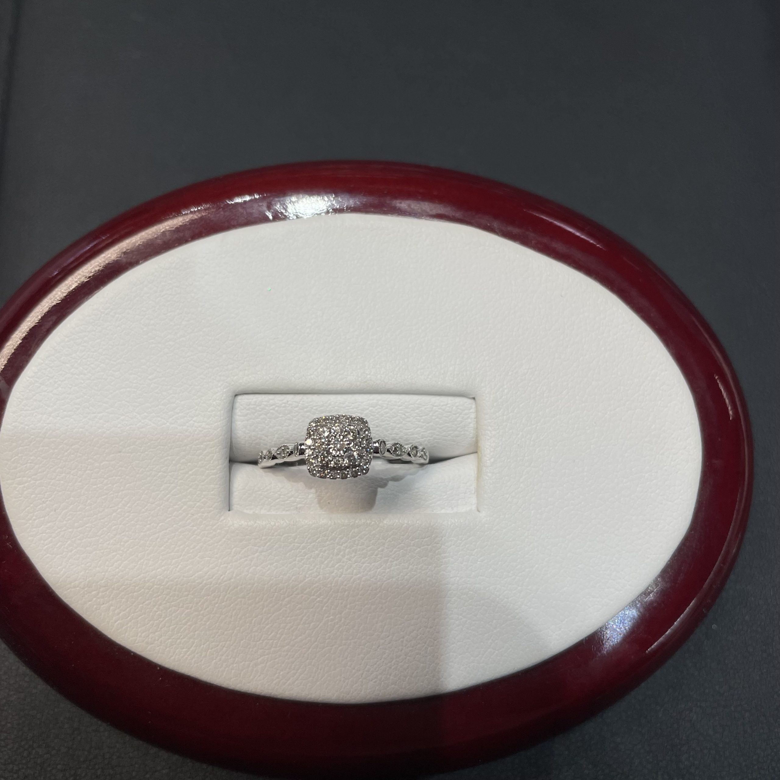 14kt white gold .25cttw diamond ring