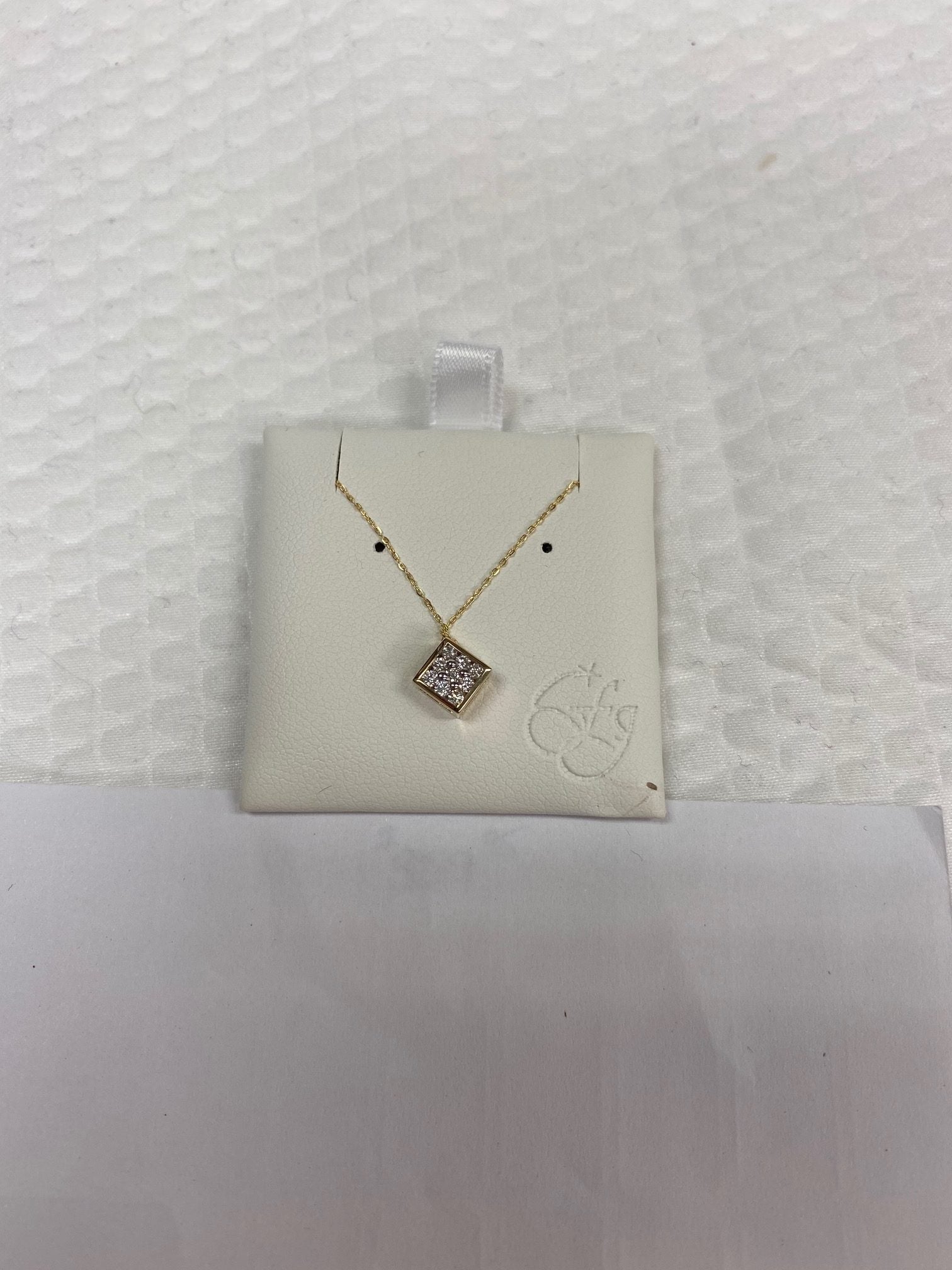 10kt Yellow gold Diamond pendant