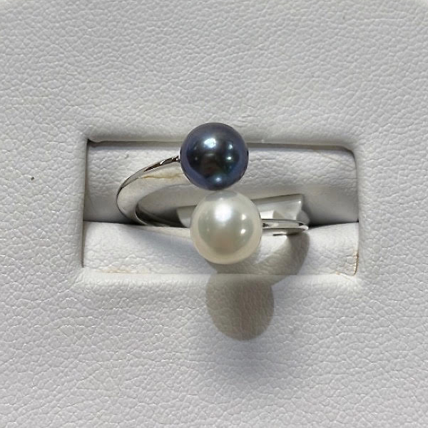 White Gold 10kt. Black & White Pearl