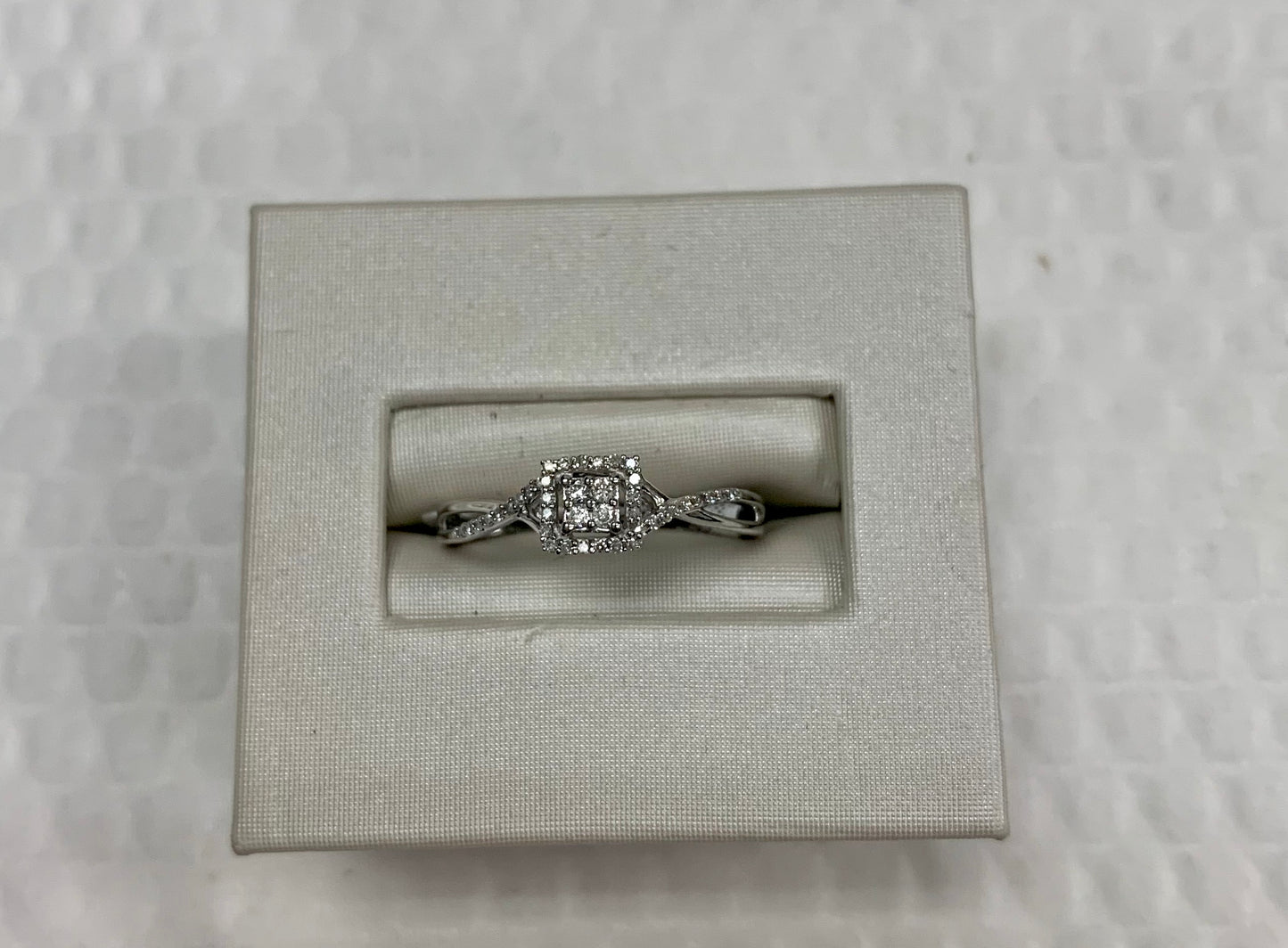 10kt White Gold .10cttw Diamond Ring