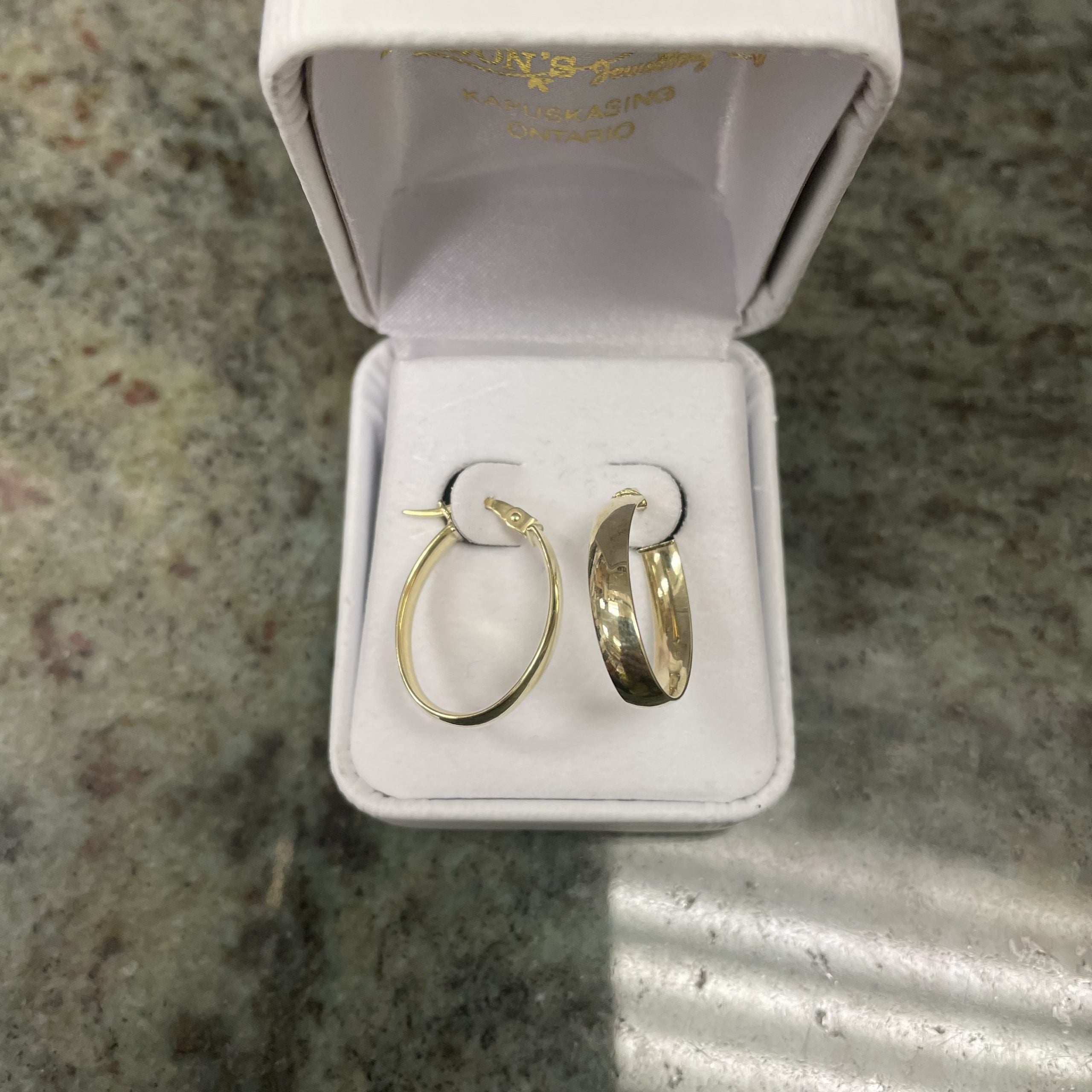 10kt yellow gold oval hoops