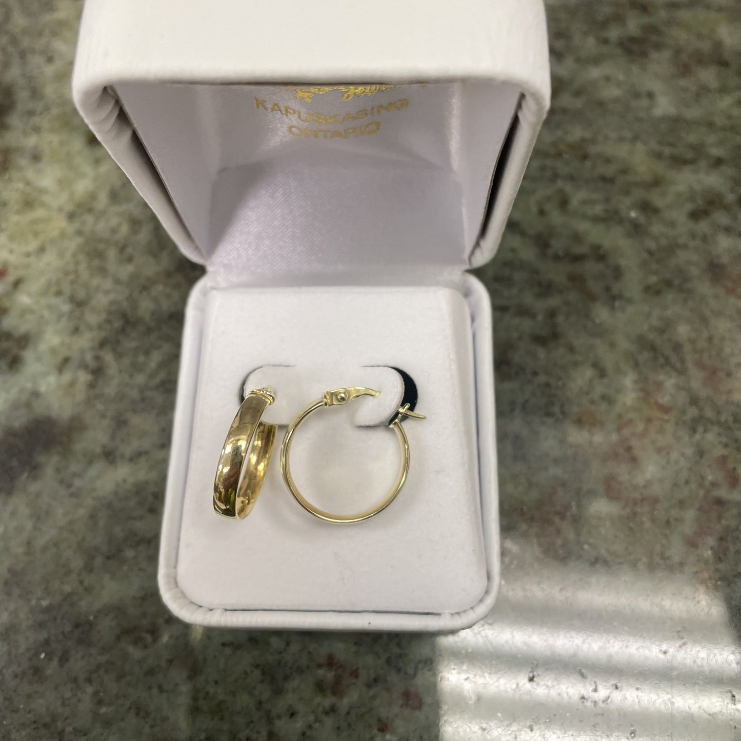 10kt yellow gold hoop earrings