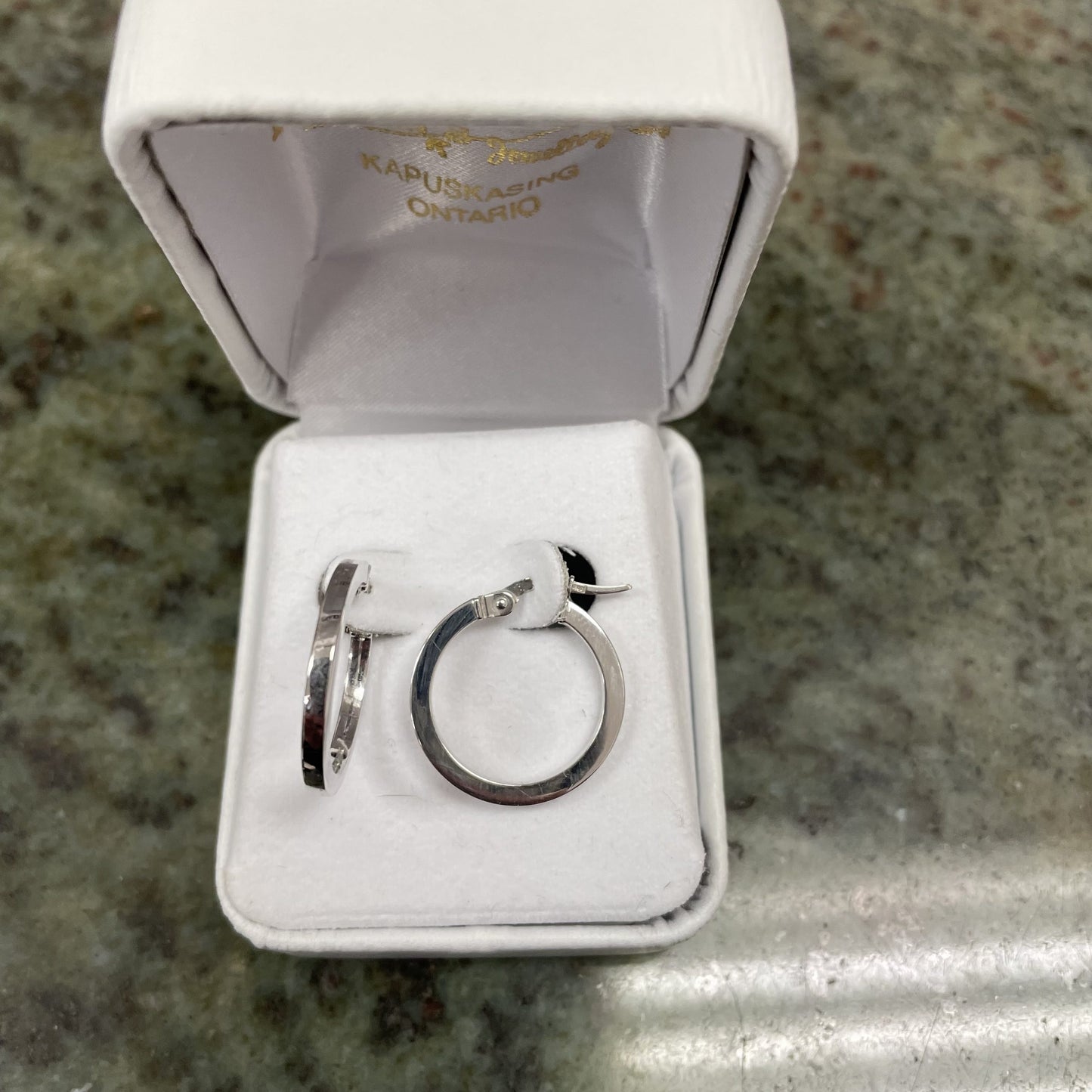 10kt white gold hoop earrings