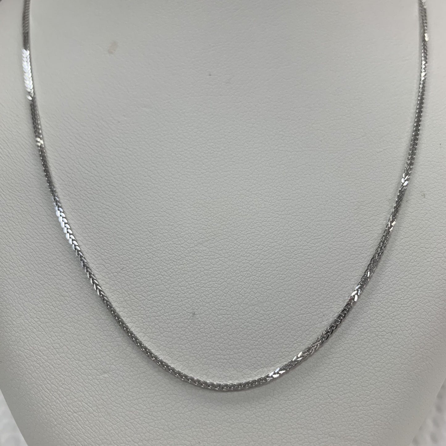 10kt White Gold Medium Wheat Chain 20"
