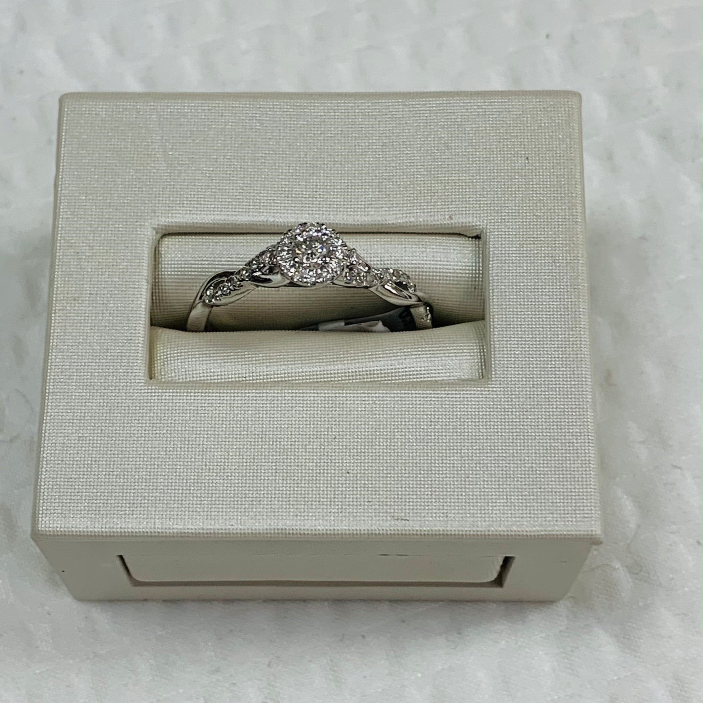 10kt White Gold .25cttw Diamond Ring