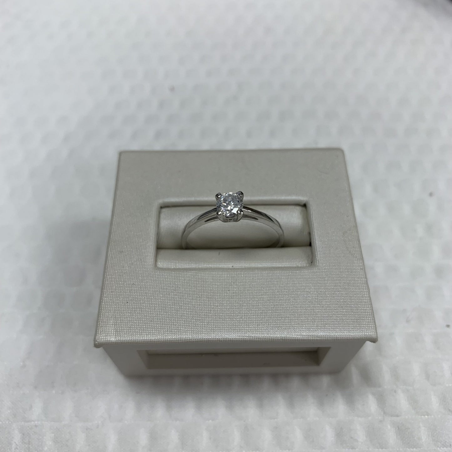 10kt White Gold Cubic Ring