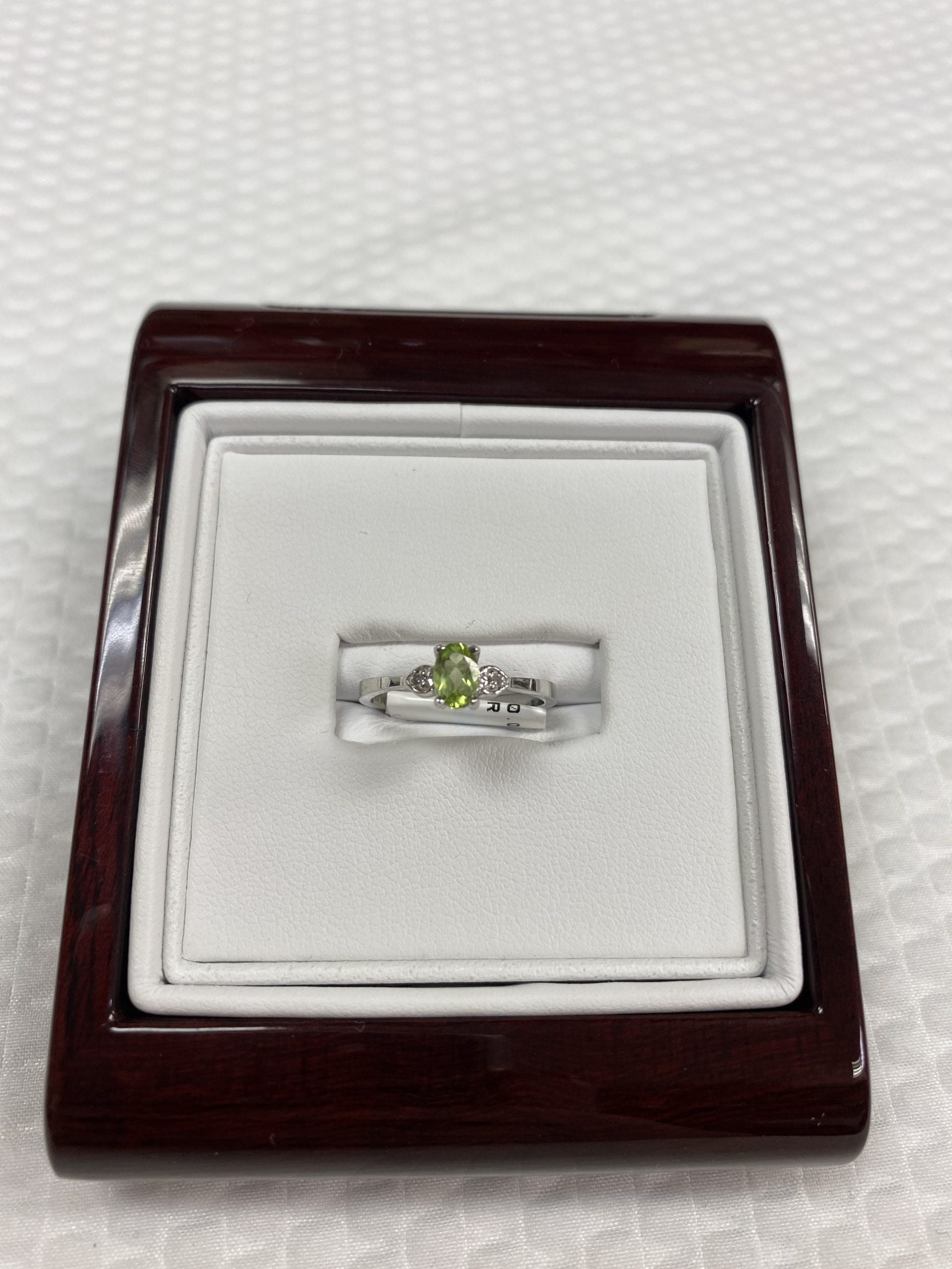 10kt White Gold Diamond and Peridot Ring