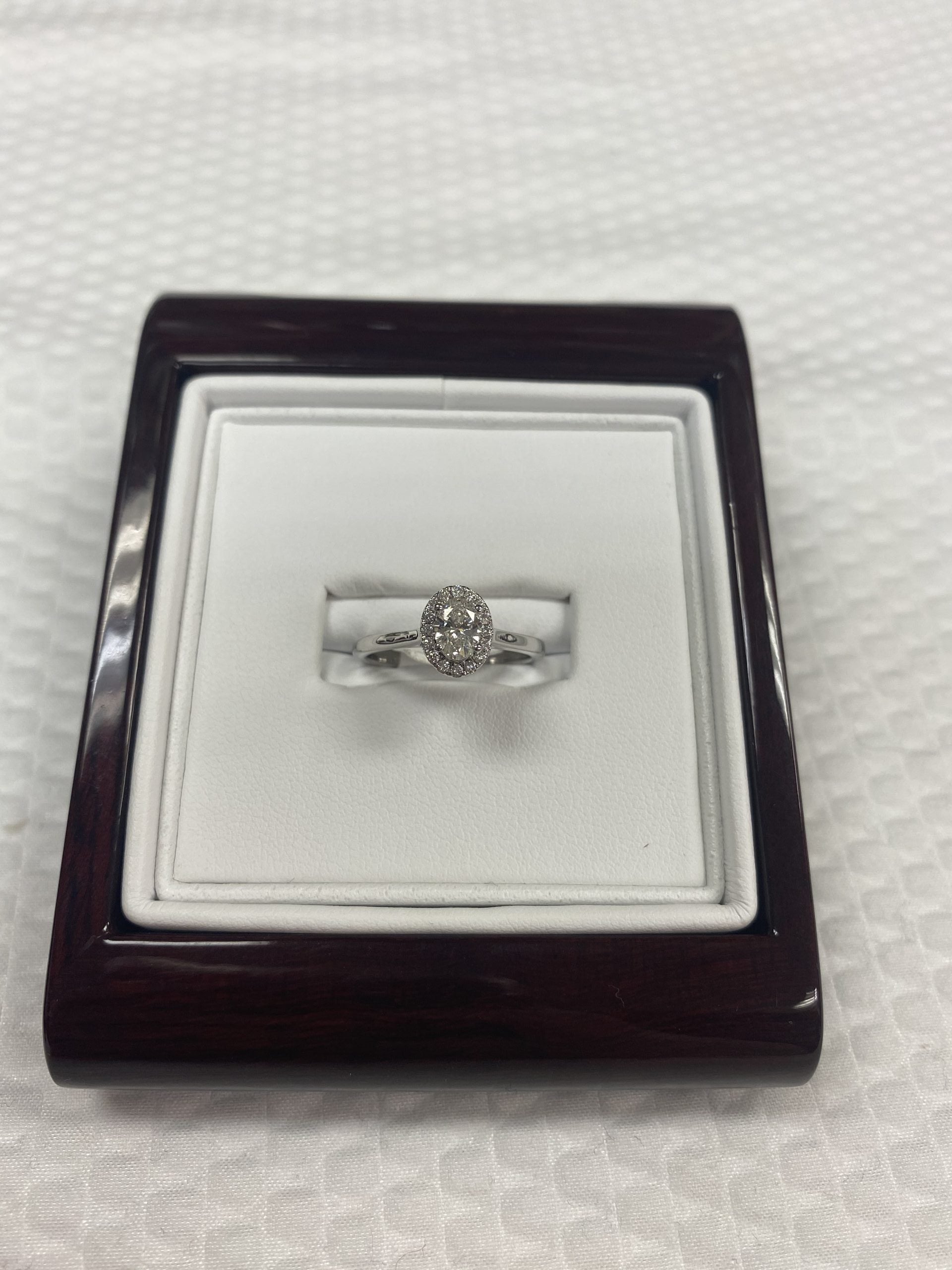 14kt White gold Diamond oval halo ring
