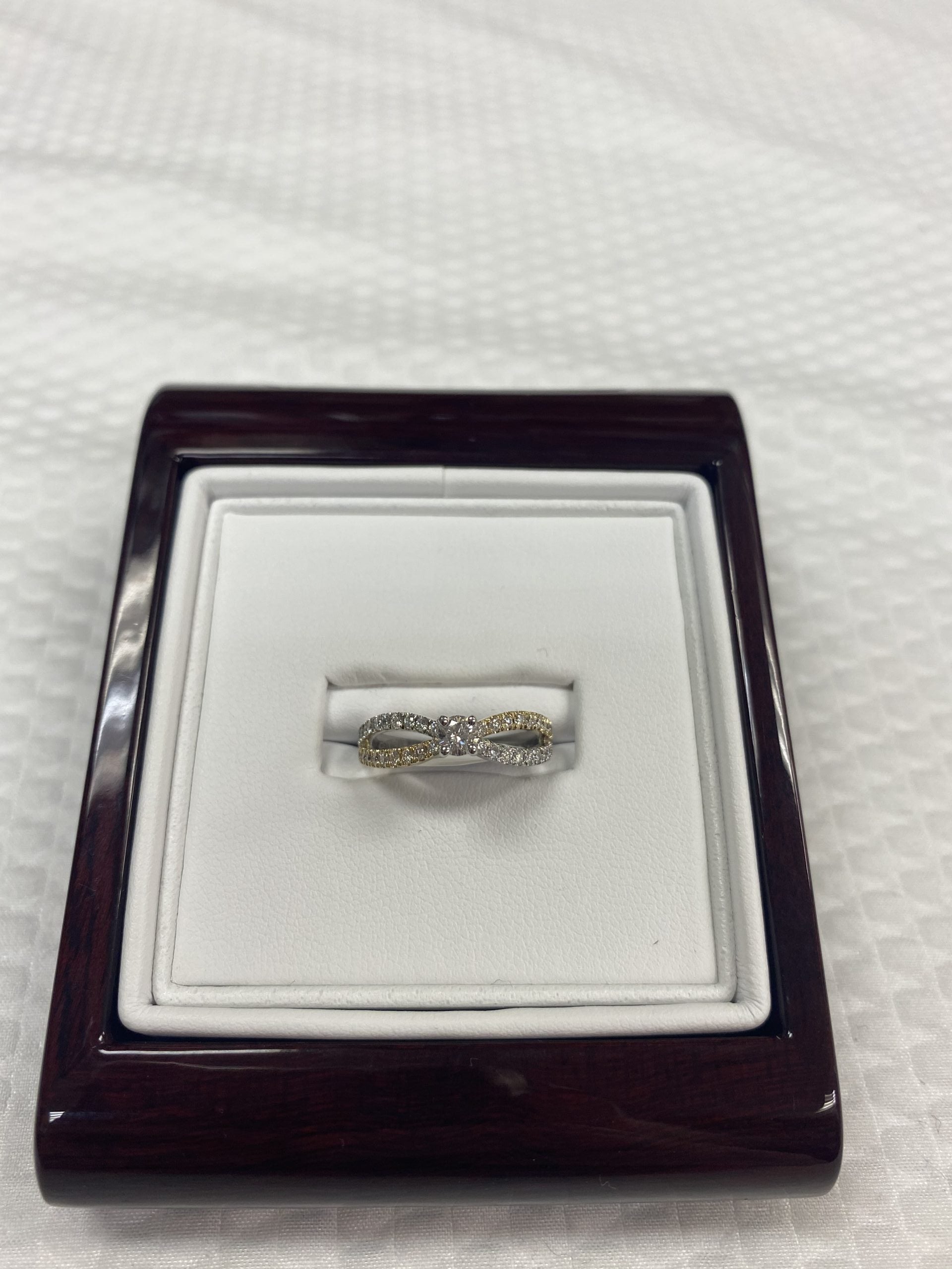 10kt 2tone gold 0.50ct Diamond ring