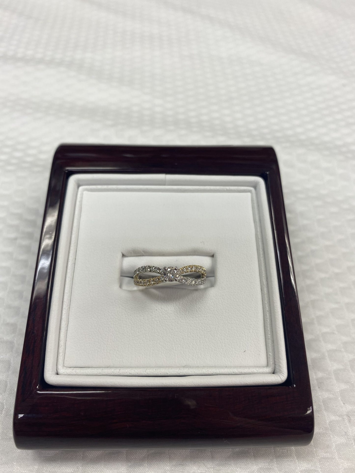 10kt 2tone gold 0.50ct Diamond ring