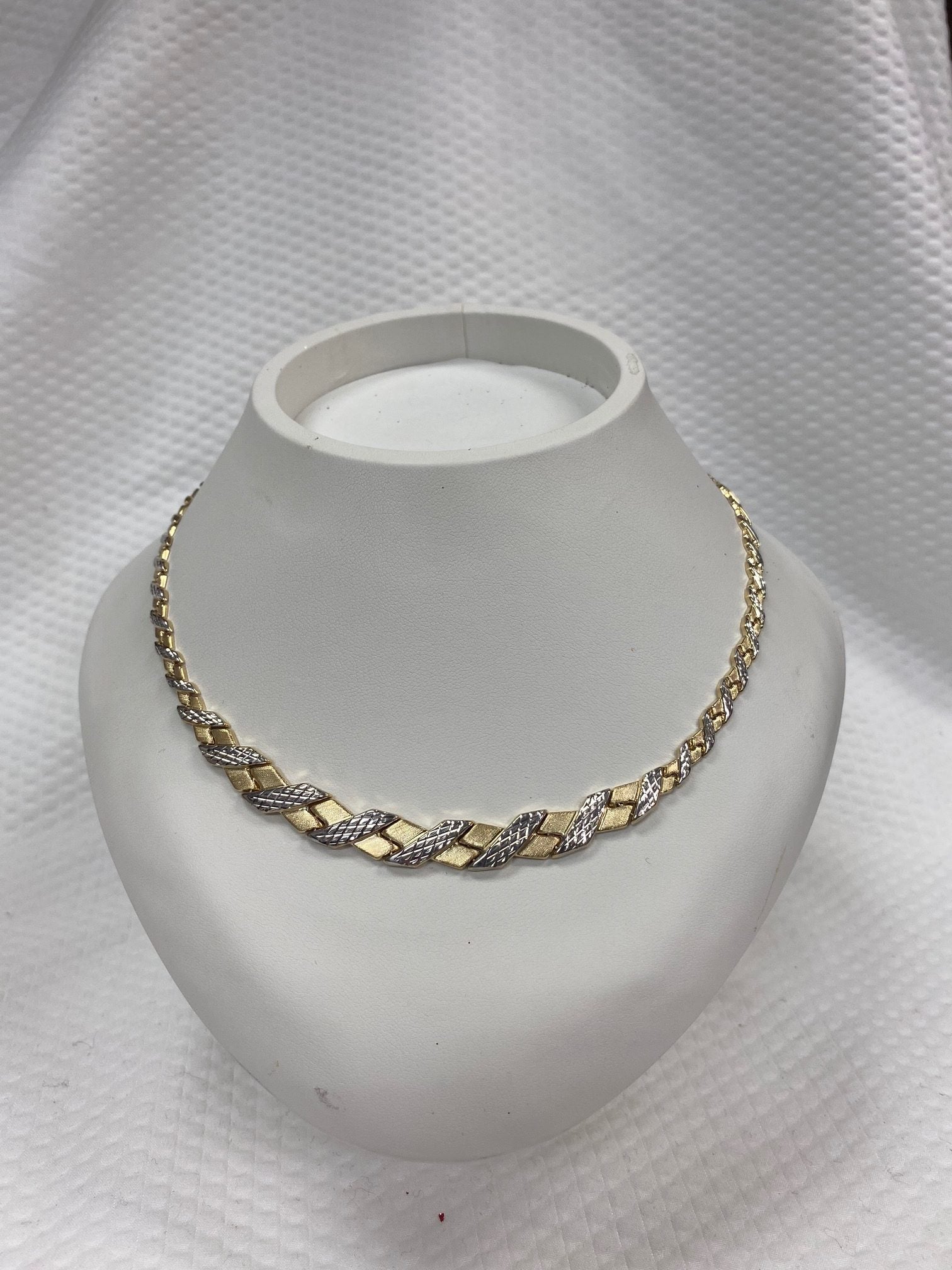 10kt 2tone-gold diamond cut chain