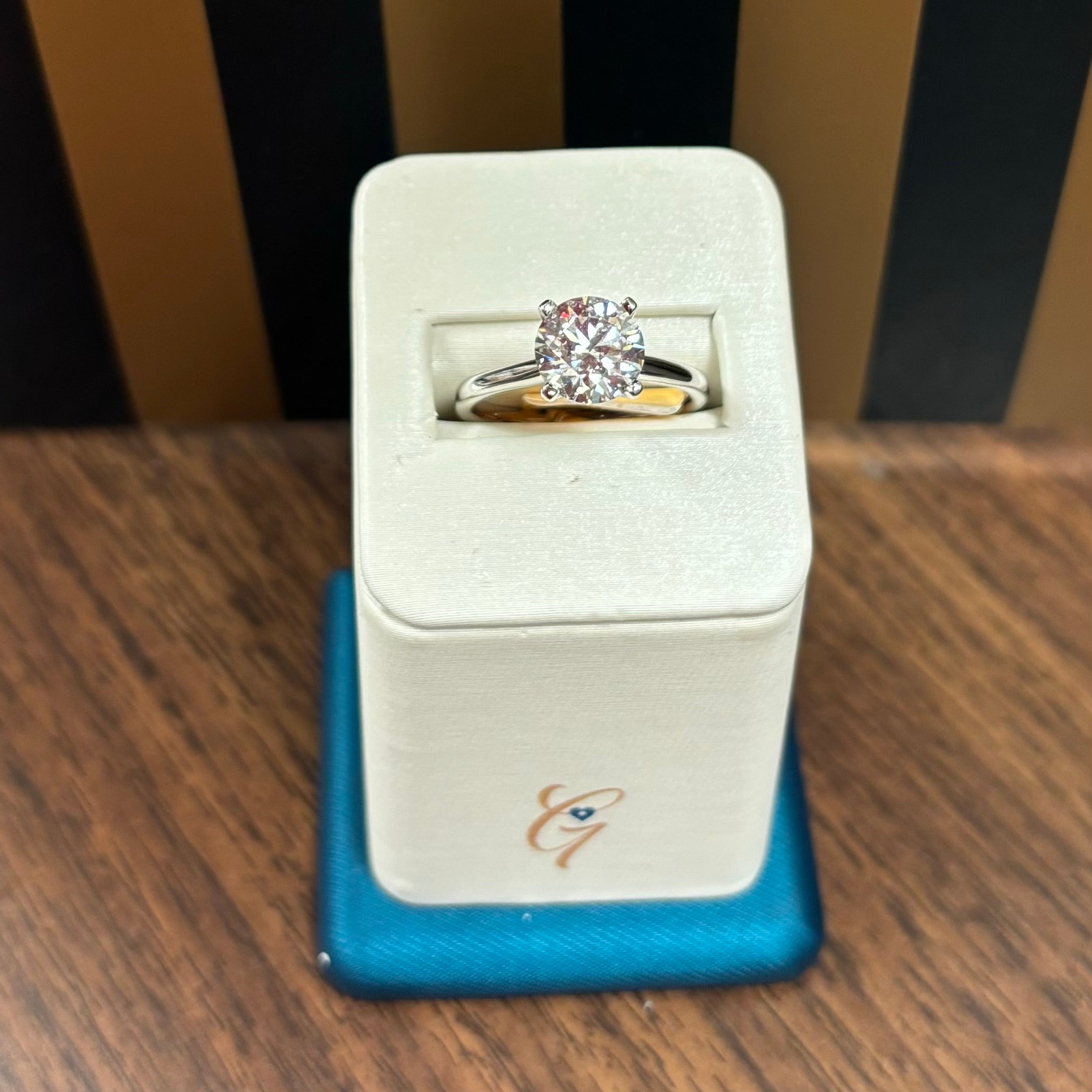 14kt white gold 2.00cttw lab grown round diamond solitaire
