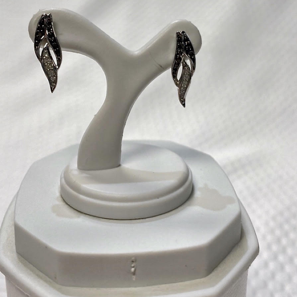 White Gold 10kt. Black & White Diamond Stud Earrings