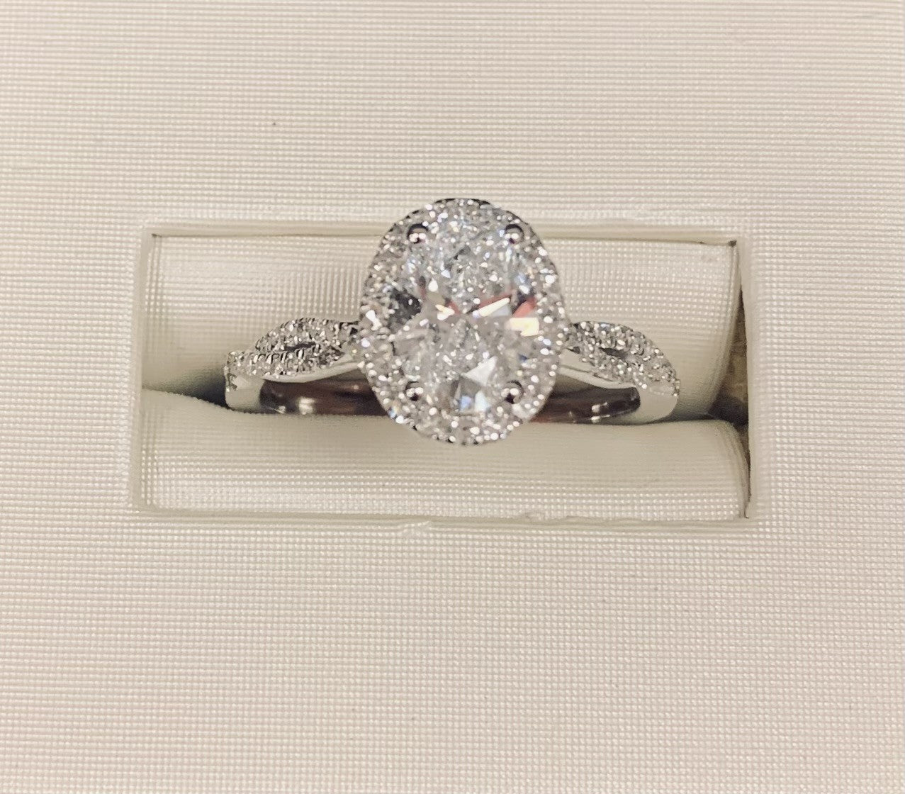 14kt white gold 1.25cttw oval lab grown diamond ring with halo