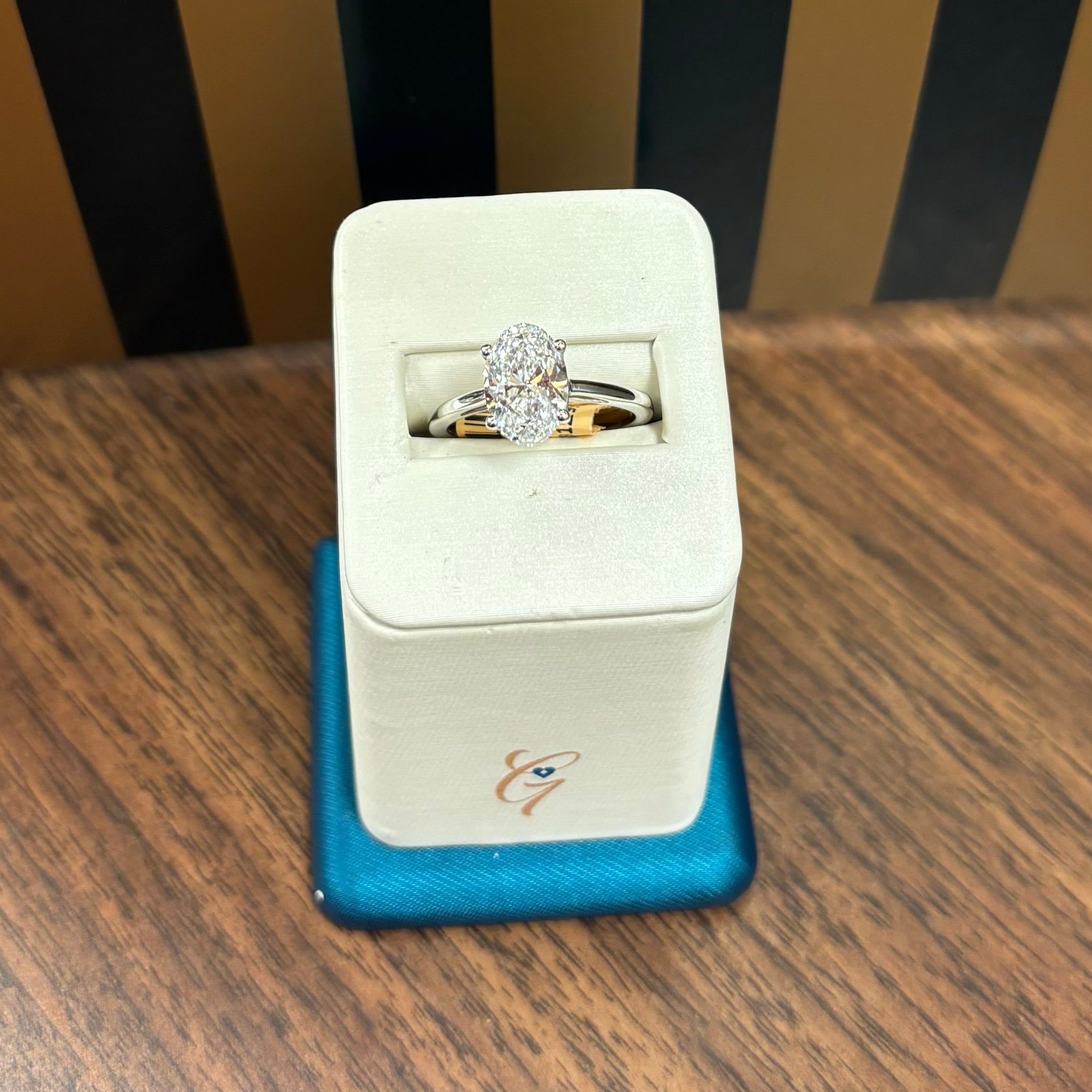 14kt white gold 2.00ct/tw oval solitaire